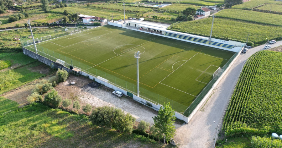 Campo de futebol do Carapeços